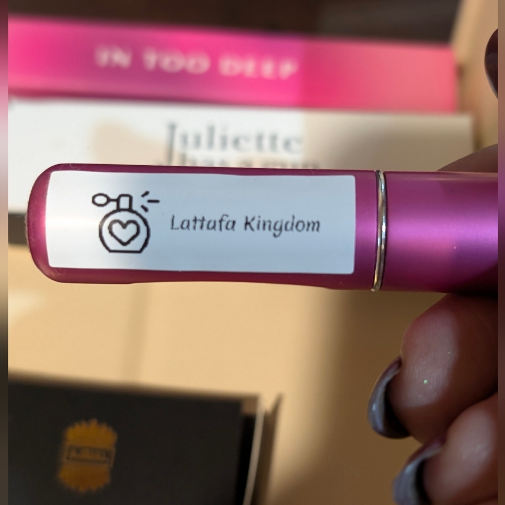 Lattafa The Kingdom for Women - Nearly Full Bottle + Luxury Sample Bundle! - Picture 5 of 7